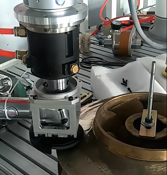 机器人打磨的“铁三角”困局：系统刚性、振动抑制与精度保障解析